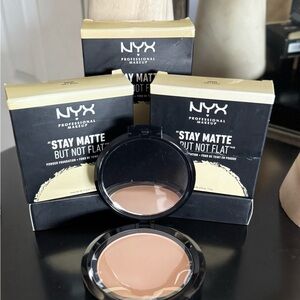 NYX Stay Matte But Not Flat Powder Foundation - Soft Beige